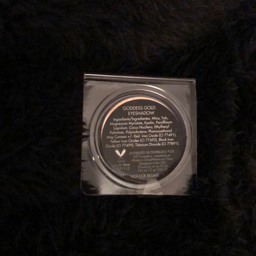 INT Cosmetics - Picture 4 of 4